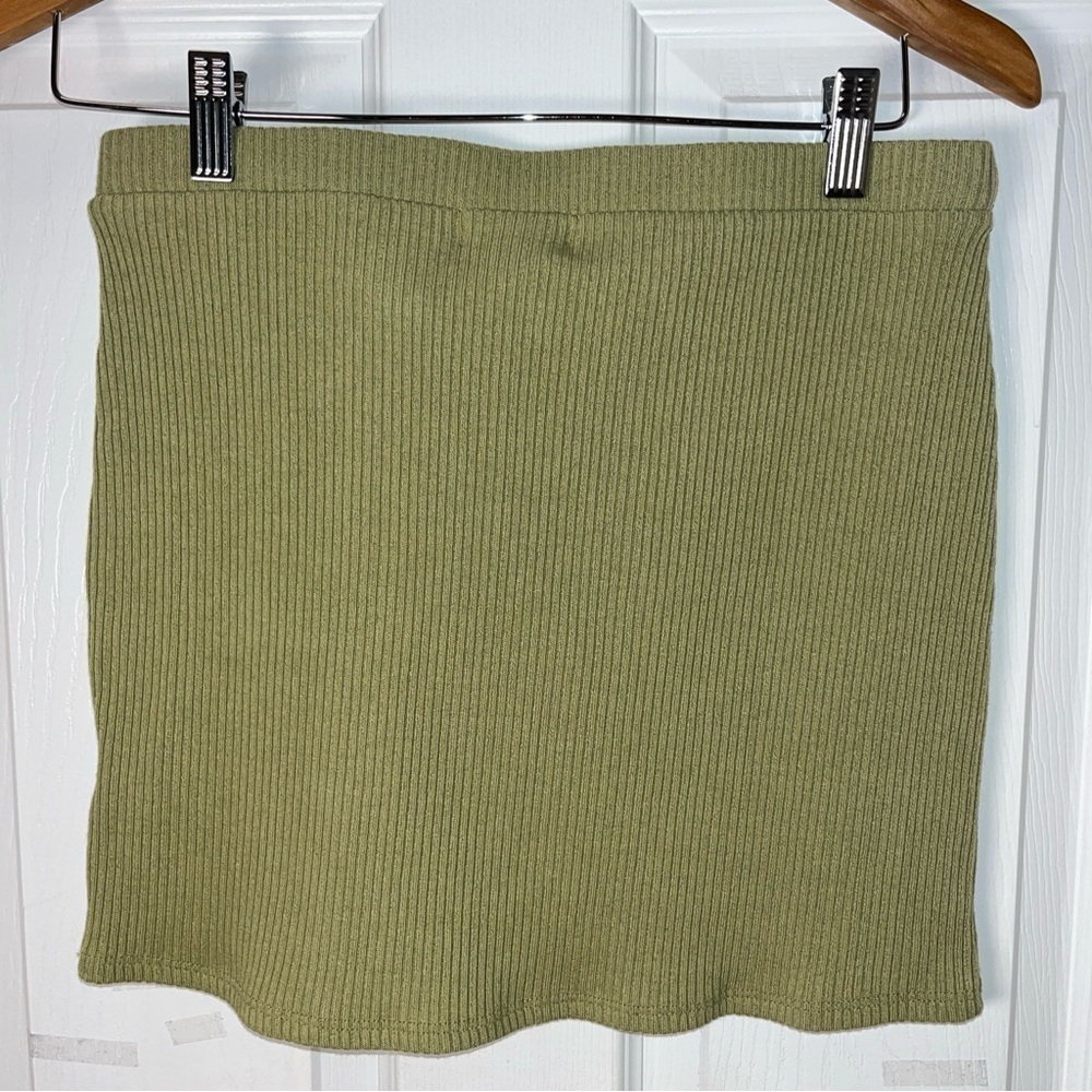 Urban outfitters Claira Olive sage ribbed buttons Mini Skirt size medium NWT - Picture 6 of 11